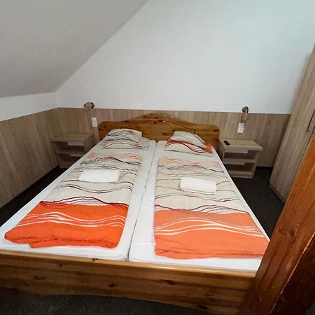 Hotel Rozsakert Panzio à Nyíregyháza Extérieur photo