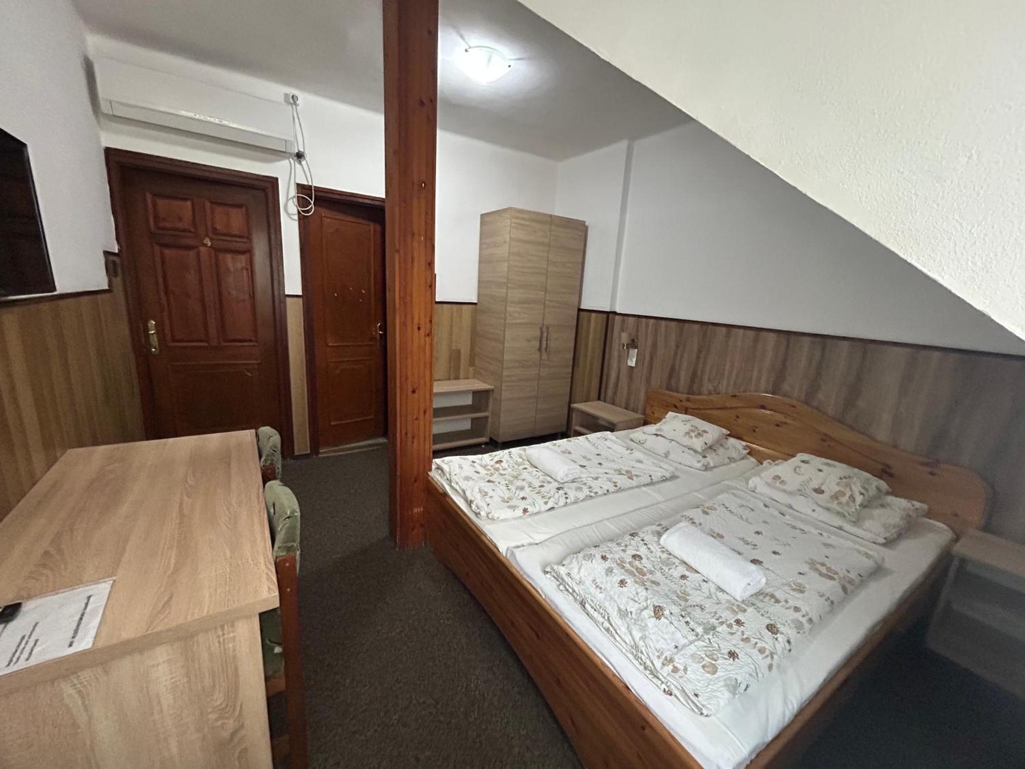 Hotel Rozsakert Panzio à Nyíregyháza Extérieur photo