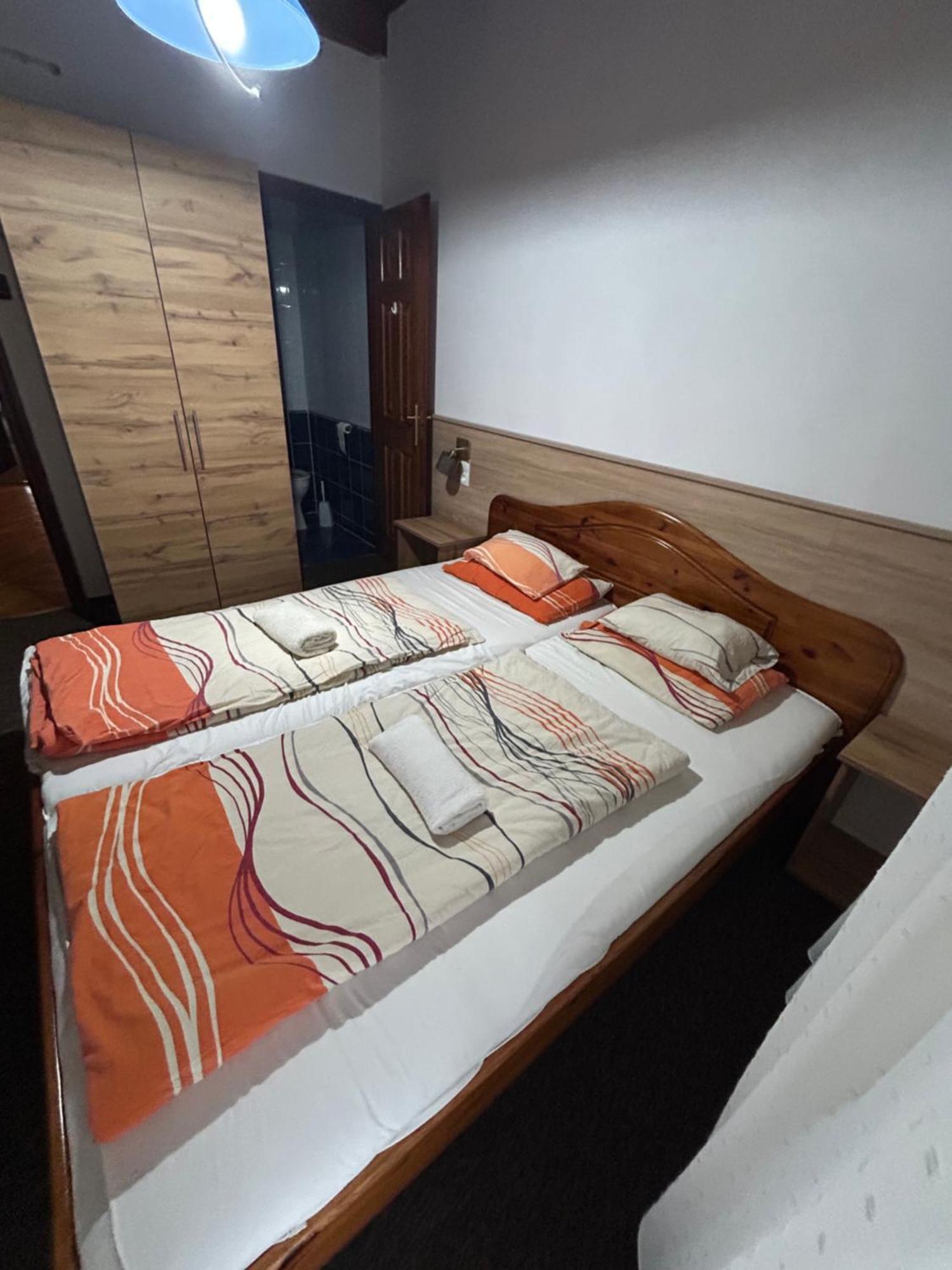 Hotel Rozsakert Panzio à Nyíregyháza Extérieur photo