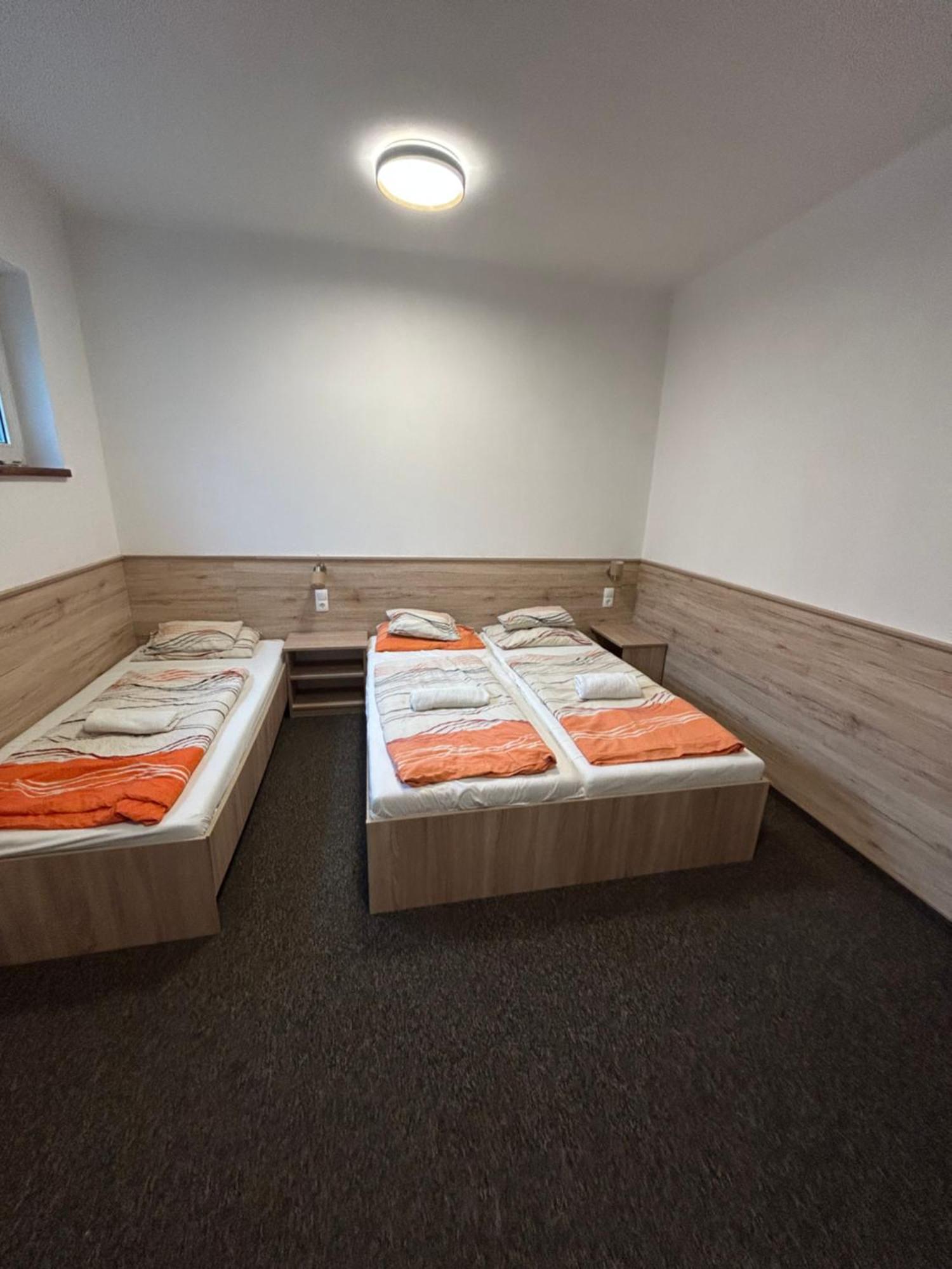 Hotel Rozsakert Panzio à Nyíregyháza Extérieur photo