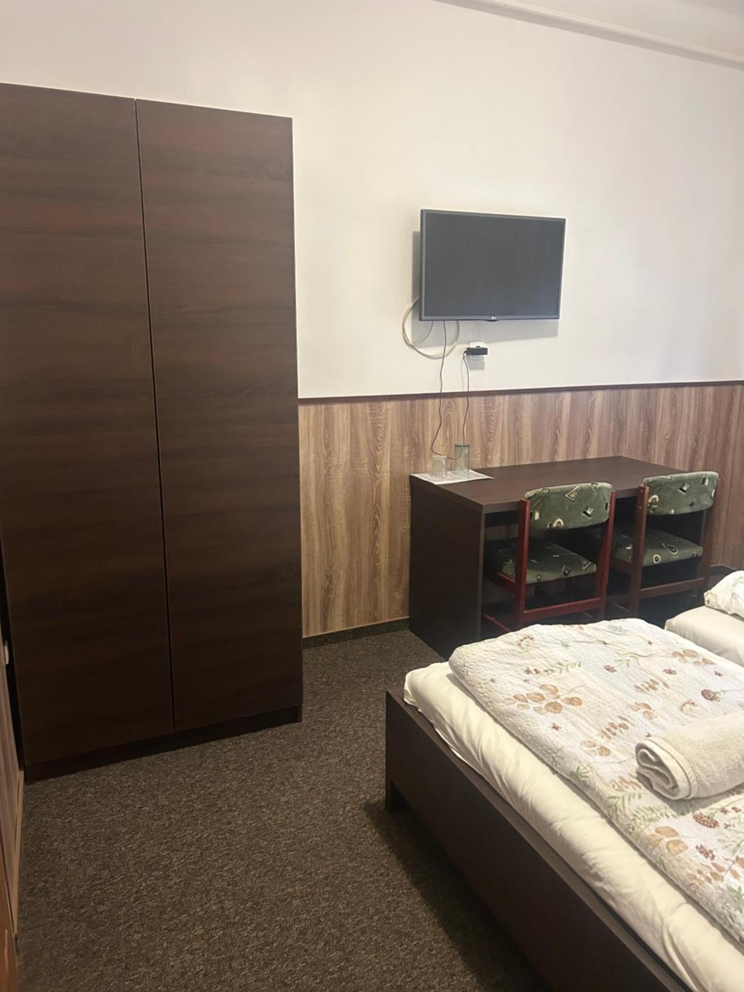 Hotel Rozsakert Panzio à Nyíregyháza Extérieur photo