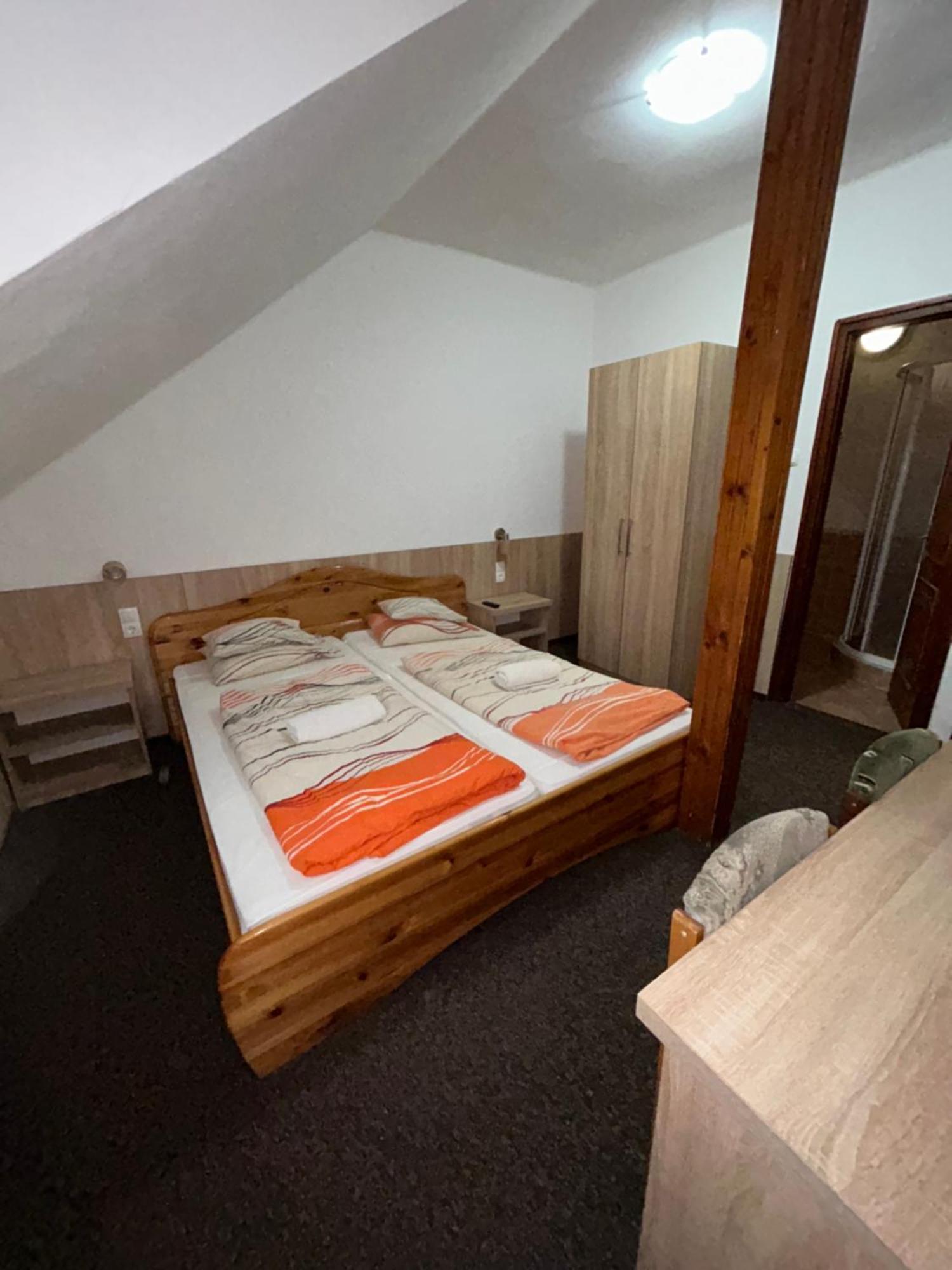 Hotel Rozsakert Panzio à Nyíregyháza Extérieur photo