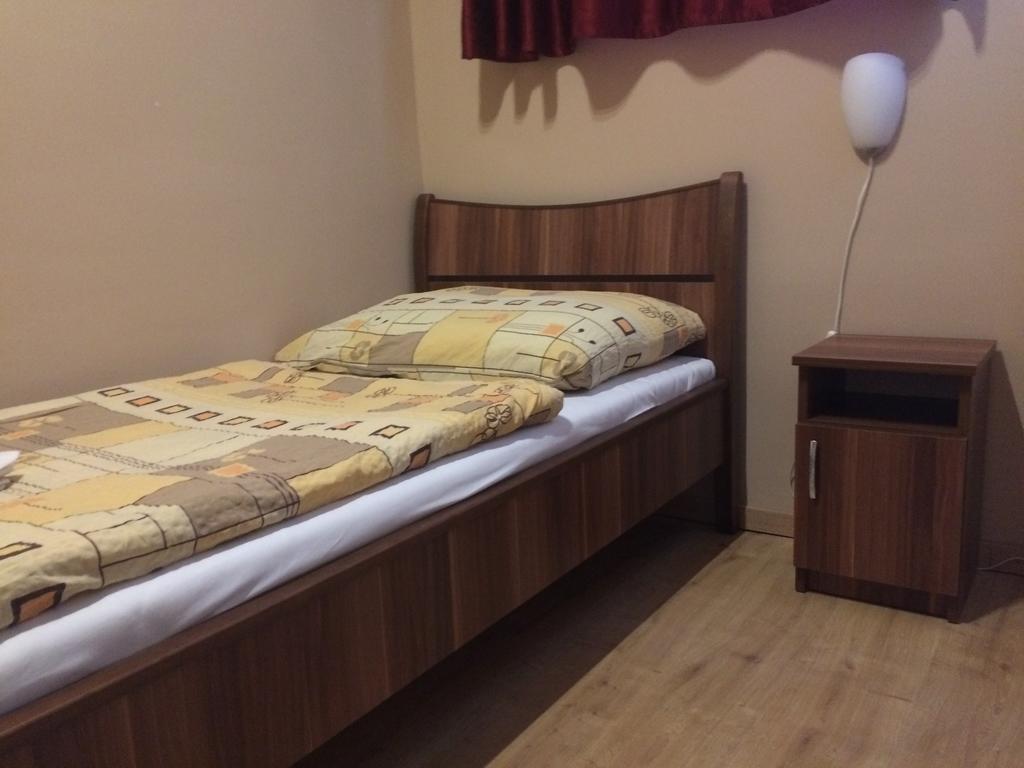 Hotel Rozsakert Panzio à Nyíregyháza Extérieur photo