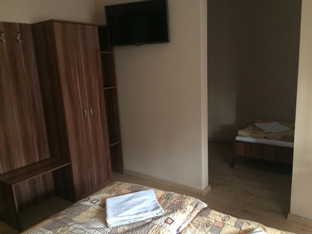 Hotel Rozsakert Panzio à Nyíregyháza Extérieur photo