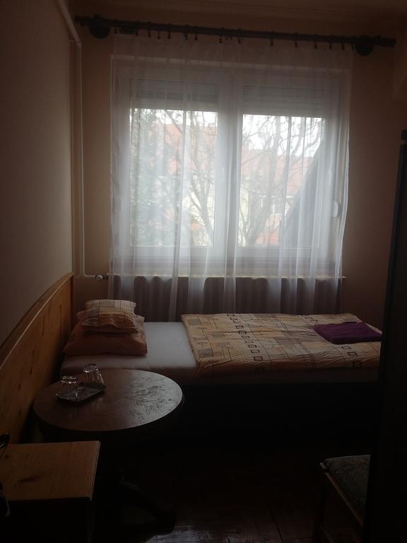 Hotel Rozsakert Panzio à Nyíregyháza Extérieur photo